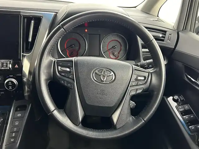 トヨタ アルファード S 道央・札幌 2019(令1)年 6.8万km ホワイトパールクリスタルシャイン ・ワンオーナー/・４WD/・寒冷地仕様/・ALPINE　BIGＸナビ/・ALPINEフリップダウンモニター/・社外前後ドライブレコーダー/・フロント/サイド/バックカメラ/・ビルトインETC/・トヨタセーフティセンス/・レーダークルーズコントロール/・オートハイビーム/・PCS/・LTA/・クリアランスソナー/・PKSB/・RSA/・両側パワースライドドア/・シートカバー/・プッシュスタート/・スマートキー/・純正エンジンスターター/・LEDヘッドライト/・フォグライト/・オートライト/・純正フロアマット/・ドアバイザー/・純正AW付スタッドレス積込/　225/60/R17