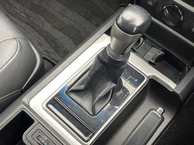 トヨタ ランドクルーザー プラド TX Lパッケージ 千葉県 2018(平30)年 8.3万km ホワイトパールクリスタルシャイン 純正ナビ/・AM/FM/CD/DVD/SD/BT/フルセグTV/プリクラッシュセーフティ/レーンキープアシスト/オートハイビーム/バックカメラ/パワーシート/シートヒーター＆シートベンチレーション/レーダークルーズコントロール/ビルトインETC/ステアリングスイッチ