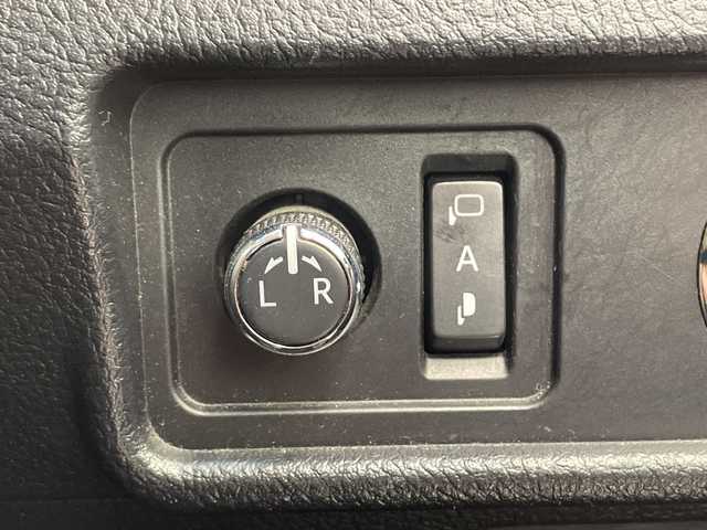 トヨタ ランドクルーザー プラド TX Lパッケージ 千葉県 2018(平30)年 8.3万km ホワイトパールクリスタルシャイン 純正ナビ/・AM/FM/CD/DVD/SD/BT/フルセグTV/プリクラッシュセーフティ/レーンキープアシスト/オートハイビーム/バックカメラ/パワーシート/シートヒーター＆シートベンチレーション/レーダークルーズコントロール/ビルトインETC/ステアリングスイッチ