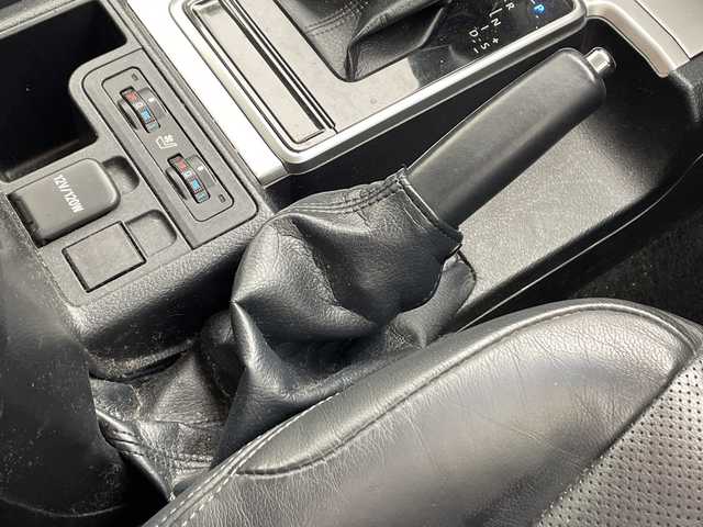 トヨタ ランドクルーザー プラド TX Lパッケージ 千葉県 2018(平30)年 8.3万km ホワイトパールクリスタルシャイン 純正ナビ/・AM/FM/CD/DVD/SD/BT/フルセグTV/プリクラッシュセーフティ/レーンキープアシスト/オートハイビーム/バックカメラ/パワーシート/シートヒーター＆シートベンチレーション/レーダークルーズコントロール/ビルトインETC/ステアリングスイッチ