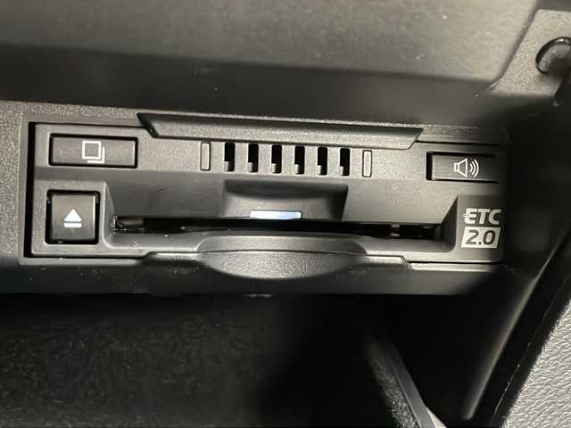 レクサス ＲＸ 300 Fスポーツ 愛知県 2018(平30)年 6.4万km ホワイトノーヴァガラスフレーク 純正ナビ（BT・DVD・CD・TV・AM・FM・USB・AUX）/パノラミックビューモニター/パノラマルーフ/前後ドラレコ/ETC/レーダークルーズコントロール/ヘッドアップディスプレイ/三眼ＬＥＤヘッドライト/LEDオートライト/オートマチックハイビーム/フロントフォグ/パワーバックドア/ブラインドスポットモニター/ルーフレール/コーナーセンサー/前席パワーシート（Ｄ席メモリ付き）/シートヒーター/エアーシート/ステアリングヒーター/赤レザーシート/革巻きステアリング/横滑り防止/レーンアシスト/アイドリングストップ/レクサスセーフティー/ＡＣ１００Ｖ充電/純正ホイール/電格ミラー