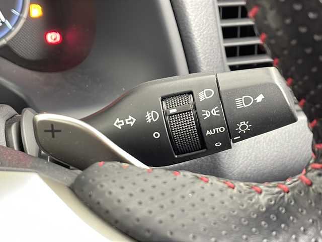 レクサス ＲＸ 300 Fスポーツ 愛知県 2018(平30)年 6.4万km ホワイトノーヴァガラスフレーク 純正ナビ（BT・DVD・CD・TV・AM・FM・USB・AUX）/パノラミックビューモニター/パノラマルーフ/前後ドラレコ/ETC/レーダークルーズコントロール/ヘッドアップディスプレイ/三眼ＬＥＤヘッドライト/LEDオートライト/オートマチックハイビーム/フロントフォグ/パワーバックドア/ブラインドスポットモニター/ルーフレール/コーナーセンサー/前席パワーシート（Ｄ席メモリ付き）/シートヒーター/エアーシート/ステアリングヒーター/赤レザーシート/革巻きステアリング/横滑り防止/レーンアシスト/アイドリングストップ/レクサスセーフティー/ＡＣ１００Ｖ充電/純正ホイール/電格ミラー