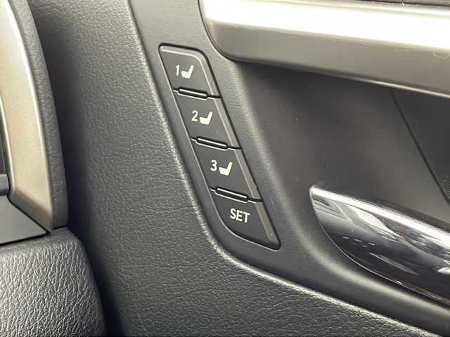 レクサス ＲＸ 300 Fスポーツ 愛知県 2018(平30)年 6.4万km ホワイトノーヴァガラスフレーク 純正ナビ（BT・DVD・CD・TV・AM・FM・USB・AUX）/パノラミックビューモニター/パノラマルーフ/前後ドラレコ/ETC/レーダークルーズコントロール/ヘッドアップディスプレイ/三眼ＬＥＤヘッドライト/LEDオートライト/オートマチックハイビーム/フロントフォグ/パワーバックドア/ブラインドスポットモニター/ルーフレール/コーナーセンサー/前席パワーシート（Ｄ席メモリ付き）/シートヒーター/エアーシート/ステアリングヒーター/赤レザーシート/革巻きステアリング/横滑り防止/レーンアシスト/アイドリングストップ/レクサスセーフティー/ＡＣ１００Ｖ充電/純正ホイール/電格ミラー