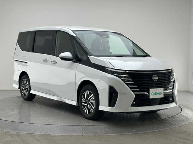 日産 セレナ e－パワー ハイウェイスター V 兵庫県 2025(令7)年 0.1千km プリズムホワイト 登録済未使用車/ヘッドランプ オートレベライザー/アダプティブLEDヘッドライトシステム/インテリジェントアラウンドビューモニター（移動物 検知機能付）インテリジェント ルームミラー/アドバンスドドライブアシストディスプレイ（12.3インチカラーディスプレイ）/統合型インターフェースディスプレイ/ワイヤレス充電器/6スピーカー/NissanConnectナビゲーションシステム（地デジ内蔵）/車載通信ユニット（TCU［Telematics Control Unit］）ETC2.0ユニット（ビルトインタイプ）/ドライブレコーダー（前後セット）/プロパイロット（ナビリンク機能付）/プロパイロット緊急停止支援システム（SOSコール機能付）SOSコール（488400円）/後席専用モニターHDMI NissanConnectナビ付車用(125400円)/エマージェンシーブレーキ/LKA/BSM/ACC/スペアキーｘ１/Bt/USB/フルセグ/両側パワースライドドア