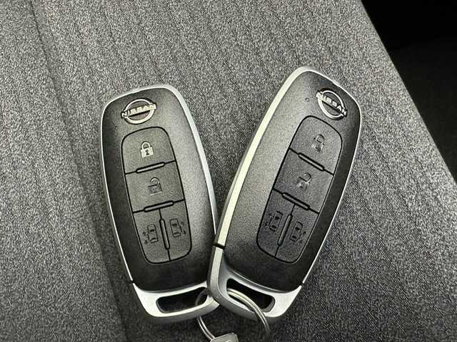 日産 セレナ e－パワー ハイウェイスター V 兵庫県 2025(令7)年 0.1千km プリズムホワイト 登録済未使用車/ヘッドランプ オートレベライザー/アダプティブLEDヘッドライトシステム/インテリジェントアラウンドビューモニター（移動物 検知機能付）インテリジェント ルームミラー/アドバンスドドライブアシストディスプレイ（12.3インチカラーディスプレイ）/統合型インターフェースディスプレイ/ワイヤレス充電器/6スピーカー/NissanConnectナビゲーションシステム（地デジ内蔵）/車載通信ユニット（TCU［Telematics Control Unit］）ETC2.0ユニット（ビルトインタイプ）/ドライブレコーダー（前後セット）/プロパイロット（ナビリンク機能付）/プロパイロット緊急停止支援システム（SOSコール機能付）SOSコール（488400円）/後席専用モニターHDMI NissanConnectナビ付車用(125400円)/エマージェンシーブレーキ/LKA/BSM/ACC/スペアキーｘ１/Bt/USB/フルセグ/両側パワースライドドア