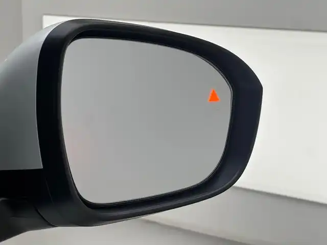 日産 セレナ e－パワー ハイウェイスター V 兵庫県 2025(令7)年 0.1千km プリズムホワイト 登録済未使用車/ヘッドランプ オートレベライザー/アダプティブLEDヘッドライトシステム/インテリジェントアラウンドビューモニター（移動物 検知機能付）インテリジェント ルームミラー/アドバンスドドライブアシストディスプレイ（12.3インチカラーディスプレイ）/統合型インターフェースディスプレイ/ワイヤレス充電器/6スピーカー/NissanConnectナビゲーションシステム（地デジ内蔵）/車載通信ユニット（TCU［Telematics Control Unit］）ETC2.0ユニット（ビルトインタイプ）/ドライブレコーダー（前後セット）/プロパイロット（ナビリンク機能付）/プロパイロット緊急停止支援システム（SOSコール機能付）SOSコール（488400円）/後席専用モニターHDMI NissanConnectナビ付車用(125400円)/エマージェンシーブレーキ/LKA/BSM/ACC/スペアキーｘ１/Bt/USB/フルセグ/両側パワースライドドア