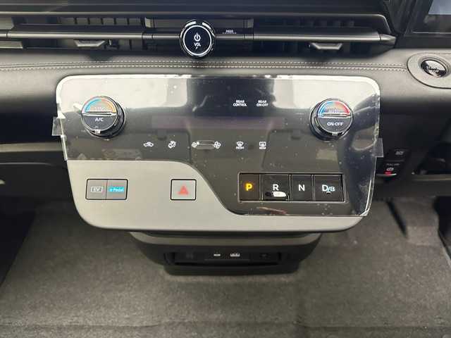 日産 セレナ e－パワー ハイウェイスター V 兵庫県 2025(令7)年 0.1千km プリズムホワイト 登録済未使用車/ヘッドランプ オートレベライザー/アダプティブLEDヘッドライトシステム/インテリジェントアラウンドビューモニター（移動物 検知機能付）インテリジェント ルームミラー/アドバンスドドライブアシストディスプレイ（12.3インチカラーディスプレイ）/統合型インターフェースディスプレイ/ワイヤレス充電器/6スピーカー/NissanConnectナビゲーションシステム（地デジ内蔵）/車載通信ユニット（TCU［Telematics Control Unit］）ETC2.0ユニット（ビルトインタイプ）/ドライブレコーダー（前後セット）/プロパイロット（ナビリンク機能付）/プロパイロット緊急停止支援システム（SOSコール機能付）SOSコール（488400円）/後席専用モニターHDMI NissanConnectナビ付車用(125400円)/エマージェンシーブレーキ/LKA/BSM/ACC/スペアキーｘ１/Bt/USB/フルセグ/両側パワースライドドア