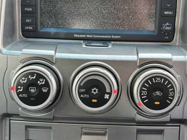 三菱 デリカＤ：５ G－Premium 福岡県 2007(平19)年 9.1万km ウォームホワイトP/クールシルバー HDDディーラーナビ（J-03）/AM・FM・DVD・TV/４WD/パドルシフト/両側パワースライドドア/ETC/三列シート/バックカメラ/電動リアゲート/AC100V/オートライト/純正18インチアルミホイール/純正フロアマット/スマートキー/ドアバイザー/スマートキー/AACエアコン/パワーステアリング/パワーウィンドウ/盗難防止装置/取扱説明書/保証書