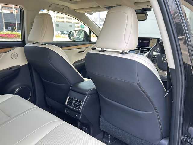 レクサス ＮＸ 300 バージョンL 静岡県 2020(令2)年 3.5万km グラファイトブラックガラスフレーク 純正ナビ/・Bluetooth/・DVD/・フルセグTV/・DVD/・ワンオーナー/・バックカメラ/・プッシュスタート/・ETC/・クルーズコントロール/・パワーバックドア/・純正アルミホイール/・シートヒーター/・ハンドルヒーター/・パワーシート/・サンルーフ/・バックカメラ