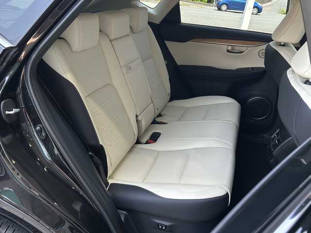 レクサス ＮＸ 300 バージョンL 静岡県 2020(令2)年 3.5万km グラファイトブラックガラスフレーク 純正ナビ/・Bluetooth/・DVD/・フルセグTV/・DVD/・ワンオーナー/・バックカメラ/・プッシュスタート/・ETC/・クルーズコントロール/・パワーバックドア/・純正アルミホイール/・シートヒーター/・ハンドルヒーター/・パワーシート/・サンルーフ/・バックカメラ