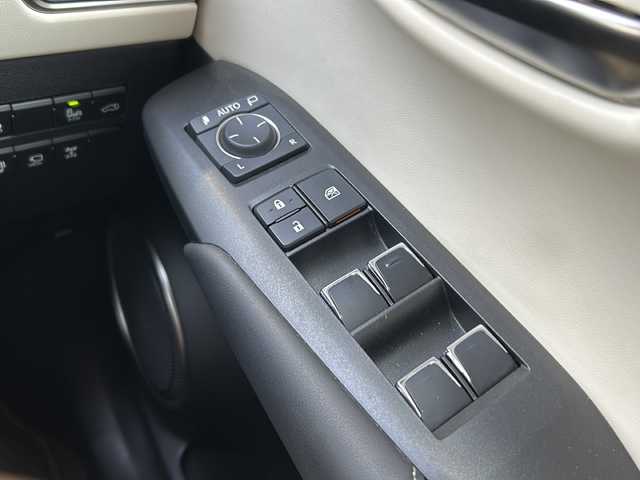 レクサス ＮＸ 300 バージョンL 静岡県 2020(令2)年 3.5万km グラファイトブラックガラスフレーク 純正ナビ/・Bluetooth/・DVD/・フルセグTV/・DVD/・ワンオーナー/・バックカメラ/・プッシュスタート/・ETC/・クルーズコントロール/・パワーバックドア/・純正アルミホイール/・シートヒーター/・ハンドルヒーター/・パワーシート/・サンルーフ/・バックカメラ