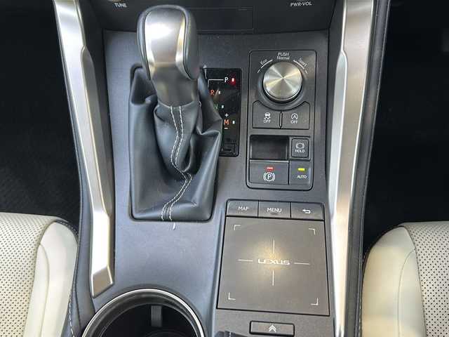 レクサス ＮＸ 300 バージョンL 静岡県 2020(令2)年 3.5万km グラファイトブラックガラスフレーク 純正ナビ/・Bluetooth/・DVD/・フルセグTV/・DVD/・ワンオーナー/・バックカメラ/・プッシュスタート/・ETC/・クルーズコントロール/・パワーバックドア/・純正アルミホイール/・シートヒーター/・ハンドルヒーター/・パワーシート/・サンルーフ/・バックカメラ