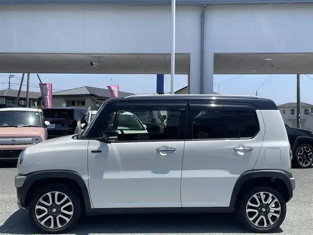 スズキ ハスラー Jスタイル Ⅲ ターボ 熊本県 2018(平30)年 3万km ピュアホワイトパール/ブラック2トーン 純正メモリナビ(AVIC-RL901ZS)/【フルセグTV/SD/CD/DVD/Bluetooth】/バックカメラ/IC付ターボ/衝突被害軽減システム/クルーズコントロール/レーンキープアシスト/ハーフレザーシート/前席シートヒーター/ルーフレール/純正15インチアルミホイール/パドルシフト/オートライト/ビルトインETC/ドライブレコーダー/プッシュスタート/スマートキー/アイドリングストップ/横滑り防止装置/盗難防止装置/純正フロアマット/取扱説明書/保証書