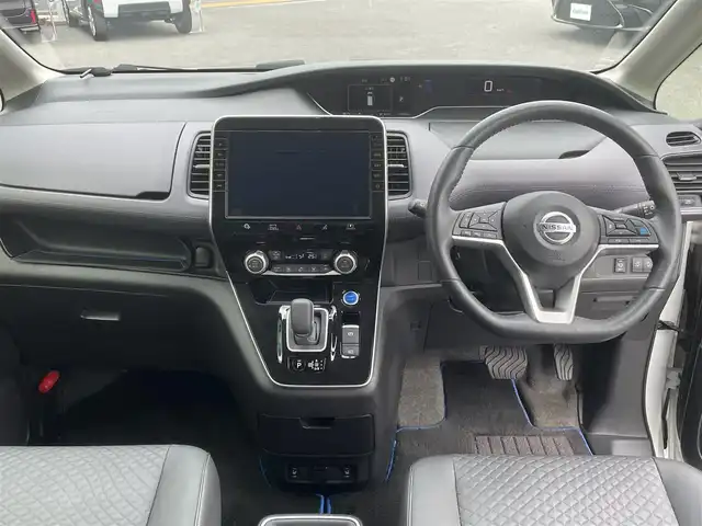 日産 セレナ e－パワー ハイウェイスター V 鳥取県 2020(令2)年 4.7万km ブリリアントホワイトパール 2トーン エマージェンシーブレーキ/プロパイロット/純正10型ナビ/・フルセグ/・CS/DVD/Blu-ray/・Bluetooth/純正フリップダウンモニター/全方位モニター/ハンズフリー両側電動スライドドア/防水シート/ETC2.0/エンジンスターター/スマートキー/プッシュスタート/純正ドライブレコーダー /Fメッキ加飾リップスポイラー/純正16AW/ABS/前後コーナーセンサー/オートライト/LEDヘッドライト/LEDフォグランプ/W＆サイドエアバック/カーテンエアバック /ハンドルヒーター/前席シートヒーター/全席USBジャック