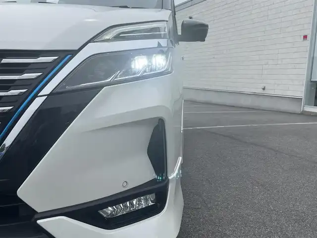 日産 セレナ e－パワー ハイウェイスター V 鳥取県 2020(令2)年 4.7万km ブリリアントホワイトパール 2トーン エマージェンシーブレーキ/プロパイロット/純正10型ナビ/・フルセグ/・CS/DVD/Blu-ray/・Bluetooth/純正フリップダウンモニター/全方位モニター/ハンズフリー両側電動スライドドア/防水シート/ETC2.0/エンジンスターター/スマートキー/プッシュスタート/純正ドライブレコーダー /Fメッキ加飾リップスポイラー/純正16AW/ABS/前後コーナーセンサー/オートライト/LEDヘッドライト/LEDフォグランプ/W＆サイドエアバック/カーテンエアバック /ハンドルヒーター/前席シートヒーター/全席USBジャック