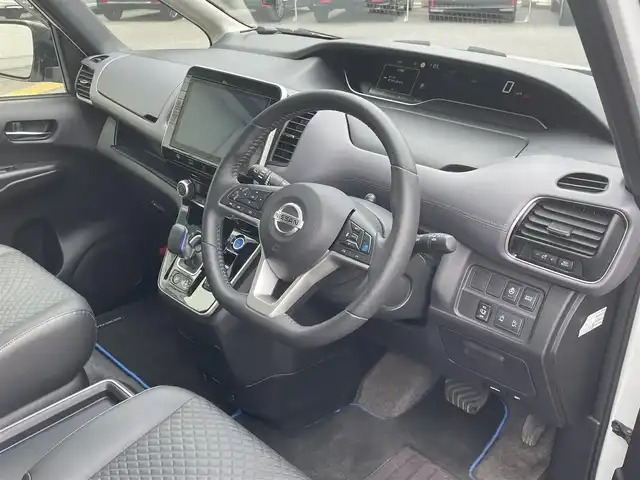 日産 セレナ e－パワー ハイウェイスター V 鳥取県 2020(令2)年 4.7万km ブリリアントホワイトパール 2トーン エマージェンシーブレーキ/プロパイロット/純正10型ナビ/・フルセグ/・CS/DVD/Blu-ray/・Bluetooth/純正フリップダウンモニター/全方位モニター/ハンズフリー両側電動スライドドア/防水シート/ETC2.0/エンジンスターター/スマートキー/プッシュスタート/純正ドライブレコーダー /Fメッキ加飾リップスポイラー/純正16AW/ABS/前後コーナーセンサー/オートライト/LEDヘッドライト/LEDフォグランプ/W＆サイドエアバック/カーテンエアバック /ハンドルヒーター/前席シートヒーター/全席USBジャック