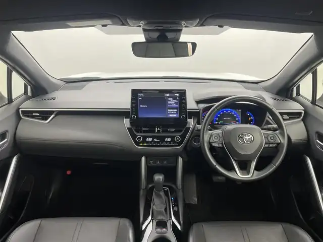 トヨタ カローラ クロス ハイブリッド Z 岡山県 2021(令3)年 2.4万km プラチナホワイトパールマイカ 純正9型ナビ/・FM/AM/Bluetooth/フルセグ/バックカメラ/半革シート/・パワーシート/・シートヒーター/パワーバックドア/トヨタセーフティーセンス/・プリクラッシュセーフティ/・レーントレーシングアシスト/・レーダークルーズコントロール/・オートマチックハイビーム/・コーナーセンサー/ETC/USB入力端子/LEDヘッドライト/純正18インチホイール/純正フロアマット/ルーフレール