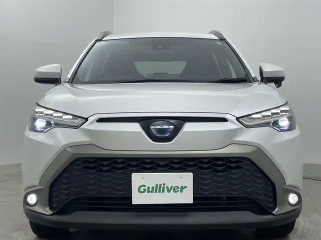 トヨタ カローラ クロス ハイブリッド Z 岡山県 2021(令3)年 2.4万km プラチナホワイトパールマイカ 純正9型ナビ/・FM/AM/Bluetooth/フルセグ/バックカメラ/半革シート/・パワーシート/・シートヒーター/パワーバックドア/トヨタセーフティーセンス/・プリクラッシュセーフティ/・レーントレーシングアシスト/・レーダークルーズコントロール/・オートマチックハイビーム/・コーナーセンサー/ETC/USB入力端子/LEDヘッドライト/純正18インチホイール/純正フロアマット/ルーフレール