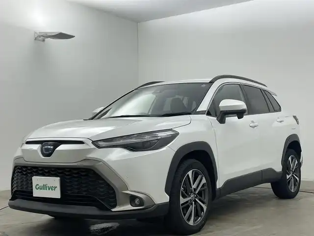 トヨタ カローラ クロス ハイブリッド Z 岡山県 2021(令3)年 2.4万km プラチナホワイトパールマイカ 純正9型ナビ/・FM/AM/Bluetooth/フルセグ/バックカメラ/半革シート/・パワーシート/・シートヒーター/パワーバックドア/トヨタセーフティーセンス/・プリクラッシュセーフティ/・レーントレーシングアシスト/・レーダークルーズコントロール/・オートマチックハイビーム/・コーナーセンサー/ETC/USB入力端子/LEDヘッドライト/純正18インチホイール/純正フロアマット/ルーフレール