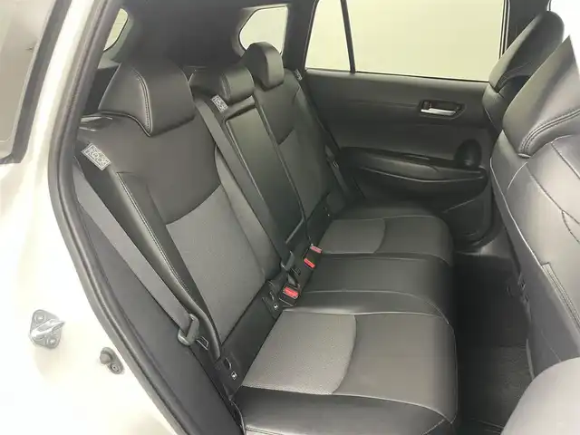 トヨタ カローラ クロス ハイブリッド Z 岡山県 2021(令3)年 2.4万km プラチナホワイトパールマイカ 純正9型ナビ/・FM/AM/Bluetooth/フルセグ/バックカメラ/半革シート/・パワーシート/・シートヒーター/パワーバックドア/トヨタセーフティーセンス/・プリクラッシュセーフティ/・レーントレーシングアシスト/・レーダークルーズコントロール/・オートマチックハイビーム/・コーナーセンサー/ETC/USB入力端子/LEDヘッドライト/純正18インチホイール/純正フロアマット/ルーフレール