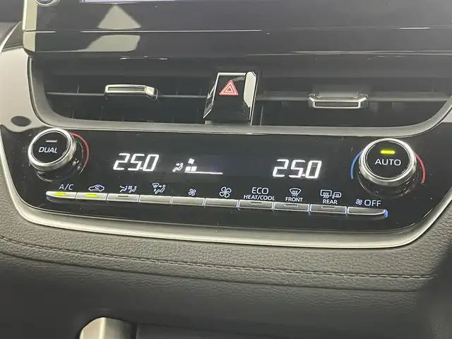 トヨタ カローラ クロス ハイブリッド Z 岡山県 2021(令3)年 2.4万km プラチナホワイトパールマイカ 純正9型ナビ/・FM/AM/Bluetooth/フルセグ/バックカメラ/半革シート/・パワーシート/・シートヒーター/パワーバックドア/トヨタセーフティーセンス/・プリクラッシュセーフティ/・レーントレーシングアシスト/・レーダークルーズコントロール/・オートマチックハイビーム/・コーナーセンサー/ETC/USB入力端子/LEDヘッドライト/純正18インチホイール/純正フロアマット/ルーフレール