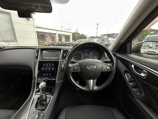 日産 スカイライン 200GT－t 埼玉県 2015(平27)年 1.9万km クリスタルホワイトパール ワンオーナー/登録時走行18514km/車検R8年1月まで/OPサンルーフ/RAYS19インチアルミ/メーカー純正ナビ/フルセグTV/JESテレビキャンセラー/CD/DVD/Bluetooth/アラウンドビューモニター/クルーズコントロール/ビルトインETC/ドライブレコーダー/D/N席パワーシート/クリアランスソナー/ハーフレザー/アイドリングストップ/LEDヘッドライト/フォグランプ/オートライト/スマートキー/プッシュスタート/純正フロアマット/ドアバイザー/横滑り防止システム/電動格納ウィンカーミラー/新車保証書/取扱説明書