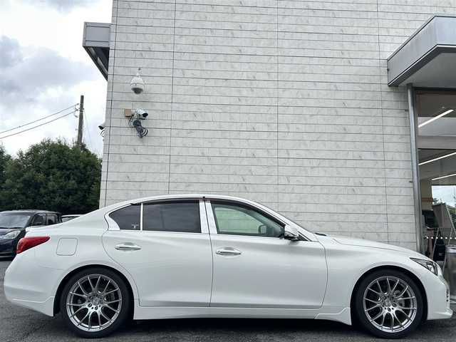 日産 スカイライン 200GT－t 埼玉県 2015(平27)年 1.9万km クリスタルホワイトパール ワンオーナー/登録時走行18514km/車検R8年1月まで/OPサンルーフ/RAYS19インチアルミ/メーカー純正ナビ/フルセグTV/JESテレビキャンセラー/CD/DVD/Bluetooth/アラウンドビューモニター/クルーズコントロール/ビルトインETC/ドライブレコーダー/D/N席パワーシート/クリアランスソナー/ハーフレザー/アイドリングストップ/LEDヘッドライト/フォグランプ/オートライト/スマートキー/プッシュスタート/純正フロアマット/ドアバイザー/横滑り防止システム/電動格納ウィンカーミラー/新車保証書/取扱説明書