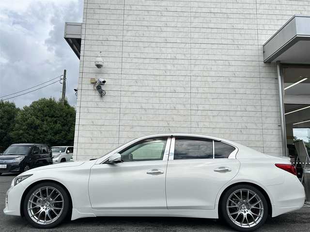 日産 スカイライン 200GT－t 埼玉県 2015(平27)年 1.9万km クリスタルホワイトパール ワンオーナー/登録時走行18514km/車検R8年1月まで/OPサンルーフ/RAYS19インチアルミ/メーカー純正ナビ/フルセグTV/JESテレビキャンセラー/CD/DVD/Bluetooth/アラウンドビューモニター/クルーズコントロール/ビルトインETC/ドライブレコーダー/D/N席パワーシート/クリアランスソナー/ハーフレザー/アイドリングストップ/LEDヘッドライト/フォグランプ/オートライト/スマートキー/プッシュスタート/純正フロアマット/ドアバイザー/横滑り防止システム/電動格納ウィンカーミラー/新車保証書/取扱説明書