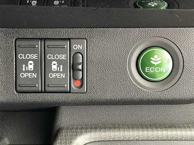 ホンダ ステップワゴン スパーダ ホンダセンシング 群馬県 2020(令2)年 3.2万km オブシダンブルーパール 衝突被害軽減ブレーキ　９型ナビ　１０．１型後席モニター　アダプティブクルーズコントロール　両側電動スライドドア　バックカメラ　アイドリングストップ　ＥＴＣ２．０　ドライブレコーダー　スマートキー　禁煙