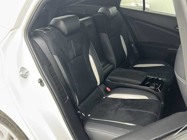 トヨタ プリウス ＰＨＶ S GRスポーツ 宮城県 2019(平31)年 7.5万km ホワイトパールクリスタルシャイン Toyota Safety Sense /・プリクラッシュセーフティ/・レーンディパーチャーアラート/・オートマチックハイビーム/・レーダークルーズコントロール/純正9インチナビ/・BT.CD.DVD.SD.USB.HDMI/・フルセグTV/バックカメラ/ハーフレザーシート/・前席シートヒーター/ビルトインETC2.0/ドライブレコーダー（FR）/LEDヘッドライト/LEDフォグライト/プッシュスタート/スマートキー×2/ステアリングスイッチ/純正フロアマット/純正15インチAW/ガナドール製マフラー/トノカバー/ウーハー/ツイーター
