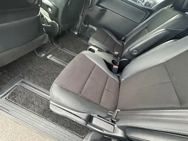 トヨタ ノア Si ダブルバイビーⅡ 岡山県 2019(令1)年 8.5万km ブラック 登録時走行距離84.339km/純正10インチナビ:NSZN-Z68T/(AM/FM/DISC/SD/Bluetooth)/トヨタセーフティセンス/・プリクラッシュセーフティ/・レーンディパーチャーアラート/・オートマチックハイビーム/フリップダウンモニター/バックカメラ/両側パワースライドドア/ドライブレコーダー/クルーズコントロール/アイドリングストップ/ビルトインETC/純正16インチアルミホイール/プッシュスタート/スマートキー