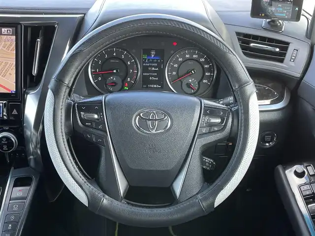 トヨタ ヴェルファイア 2.5Z Aエディデョン ゴールデンアイズ 道央・札幌 2017(平29)年 11.1万km ホワイトパールクリスタルシャイン ４WD/ワンオーナー/寒冷地仕様/社外メモリーナビ/CD/DVD/BT/フルセグ/社外フリップダウンモニター/横滑り防止装置/クルーズコントロール/クリアランスソナー/バックカメラ/ビルトインETC/アイドリングストップ/ECOMODE/ワイパーデアイサー/両側パワースライドドア/パワーバックドア/N席/２列目オットマン/レザー調シートカバー/革巻きウッドコンビステアリング/ステアリングリモコン/AC100V/電動パーキング/ブレーキホールド/レーダー探知機/MTモード付AT/プッシュスタート/スマートキー/LEDヘッドライト/オートライト/フォグランプ/電動格納ミラー/ウィンカーミラー/純正フロアマット/ドアバイザー/スペアキー/純正エンジンスターター