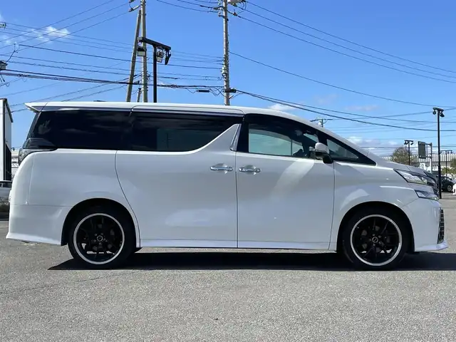 トヨタ ヴェルファイア 2.5Z Aエディデョン ゴールデンアイズ 道央・札幌 2017(平29)年 11.1万km ホワイトパールクリスタルシャイン ４WD/ワンオーナー/寒冷地仕様/社外メモリーナビ/CD/DVD/BT/フルセグ/社外フリップダウンモニター/横滑り防止装置/クルーズコントロール/クリアランスソナー/バックカメラ/ビルトインETC/アイドリングストップ/ECOMODE/ワイパーデアイサー/両側パワースライドドア/パワーバックドア/N席/２列目オットマン/レザー調シートカバー/革巻きウッドコンビステアリング/ステアリングリモコン/AC100V/電動パーキング/ブレーキホールド/レーダー探知機/MTモード付AT/プッシュスタート/スマートキー/LEDヘッドライト/オートライト/フォグランプ/電動格納ミラー/ウィンカーミラー/純正フロアマット/ドアバイザー/スペアキー/純正エンジンスターター