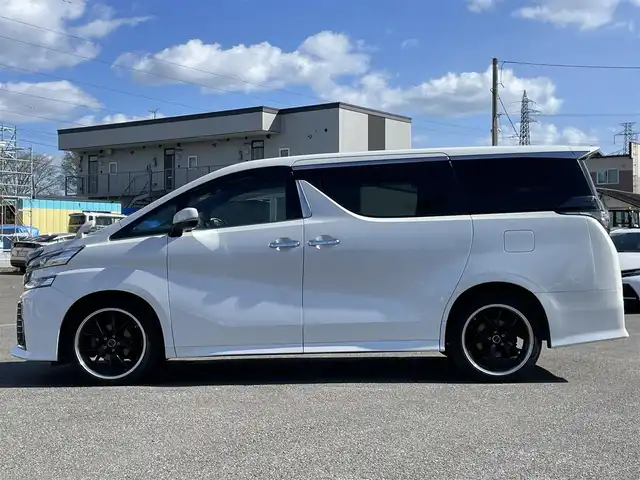 トヨタ ヴェルファイア 2.5Z Aエディデョン ゴールデンアイズ 道央・札幌 2017(平29)年 11.1万km ホワイトパールクリスタルシャイン ４WD/ワンオーナー/寒冷地仕様/社外メモリーナビ/CD/DVD/BT/フルセグ/社外フリップダウンモニター/横滑り防止装置/クルーズコントロール/クリアランスソナー/バックカメラ/ビルトインETC/アイドリングストップ/ECOMODE/ワイパーデアイサー/両側パワースライドドア/パワーバックドア/N席/２列目オットマン/レザー調シートカバー/革巻きウッドコンビステアリング/ステアリングリモコン/AC100V/電動パーキング/ブレーキホールド/レーダー探知機/MTモード付AT/プッシュスタート/スマートキー/LEDヘッドライト/オートライト/フォグランプ/電動格納ミラー/ウィンカーミラー/純正フロアマット/ドアバイザー/スペアキー/純正エンジンスターター