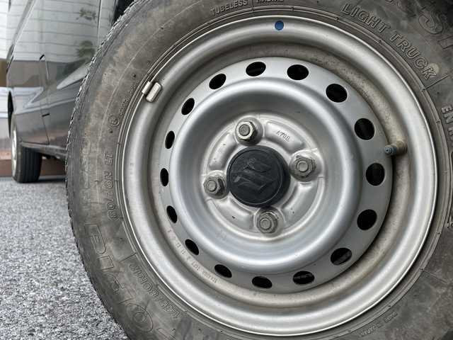 スズキ エブリイ PC 滋賀県 2022(令4)年 3.2万km クールカーキPM 4WD/両側スライドドア/ドライブレコーダー/ETC/ABS（アンチロックブレーキシステム）/横滑り防止装置/盗難防止アラーム/電動格納ミラー/オートライト/ハロゲンヘッドライト/マニュアルエアコン/USB端子/純正フロアマット/純正ドアバイザー