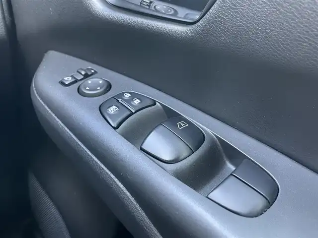 日産 セレナ ハイウェイスター 岩手県 2016(平28)年 9万km ブリリアントホワイトパール 純正SDナビ/（フルセグTV/CD/DVD/Bluetooth）/アラウンドビューモニター/プロパイロット/ハンズフリースライドドア/フリップダウンモニター/ステアリングリモコン/衝突軽減ブレーキ/レーンキープアシスト/LEDヘッドライト/フォグライト/両側パワースライドドア