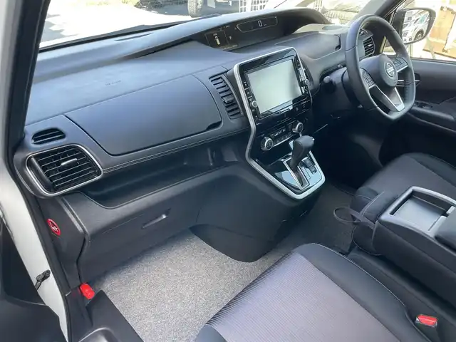 日産 セレナ ハイウェイスター 岩手県 2016(平28)年 9万km ブリリアントホワイトパール 純正SDナビ/（フルセグTV/CD/DVD/Bluetooth）/アラウンドビューモニター/プロパイロット/ハンズフリースライドドア/フリップダウンモニター/ステアリングリモコン/衝突軽減ブレーキ/レーンキープアシスト/LEDヘッドライト/フォグライト/両側パワースライドドア