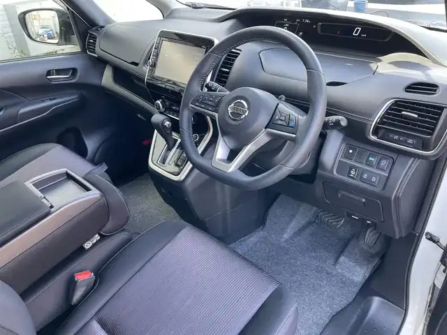 日産 セレナ ハイウェイスター 岩手県 2016(平28)年 9万km ブリリアントホワイトパール 純正SDナビ/（フルセグTV/CD/DVD/Bluetooth）/アラウンドビューモニター/プロパイロット/ハンズフリースライドドア/フリップダウンモニター/ステアリングリモコン/衝突軽減ブレーキ/レーンキープアシスト/LEDヘッドライト/フォグライト/両側パワースライドドア