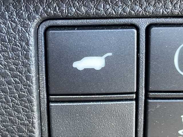 ホンダ ヴェゼル ハイブリッド e:HEV PLaY 茨城県 2021(令3)年 4.2万km サンドカーキパール パノラマルーフ/純正９インチナビ/バックカメラ/ＥＴＣ2.0/シートヒーター/ハーフレザーシート/スマートキー/プッシュスタート/ホンダセンシング/衝突被害軽減ブレーキ/レーンキープアシスト/クルーズコントロール/ブラインドスポットモニター/オートライト/オートマチックハイビーム/ステアリングヒーター/ワイアレス充電