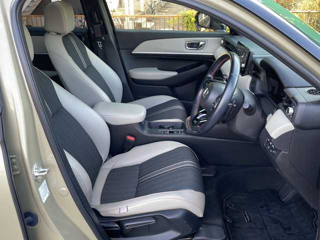 ホンダ ヴェゼル ハイブリッド e:HEV PLaY 茨城県 2021(令3)年 4.2万km サンドカーキパール パノラマルーフ/純正９インチナビ/バックカメラ/ＥＴＣ2.0/シートヒーター/ハーフレザーシート/スマートキー/プッシュスタート/ホンダセンシング/衝突被害軽減ブレーキ/レーンキープアシスト/クルーズコントロール/ブラインドスポットモニター/オートライト/オートマチックハイビーム/ステアリングヒーター/ワイアレス充電