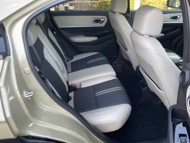 ホンダ ヴェゼル ハイブリッド e:HEV PLaY 茨城県 2021(令3)年 4.2万km サンドカーキパール パノラマルーフ/純正９インチナビ/バックカメラ/ＥＴＣ2.0/シートヒーター/ハーフレザーシート/スマートキー/プッシュスタート/ホンダセンシング/衝突被害軽減ブレーキ/レーンキープアシスト/クルーズコントロール/ブラインドスポットモニター/オートライト/オートマチックハイビーム/ステアリングヒーター/ワイアレス充電