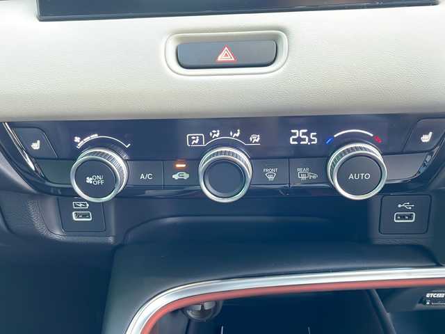 ホンダ ヴェゼル ハイブリッド e:HEV PLaY 茨城県 2021(令3)年 4.2万km サンドカーキパール パノラマルーフ/純正９インチナビ/バックカメラ/ＥＴＣ2.0/シートヒーター/ハーフレザーシート/スマートキー/プッシュスタート/ホンダセンシング/衝突被害軽減ブレーキ/レーンキープアシスト/クルーズコントロール/ブラインドスポットモニター/オートライト/オートマチックハイビーム/ステアリングヒーター/ワイアレス充電