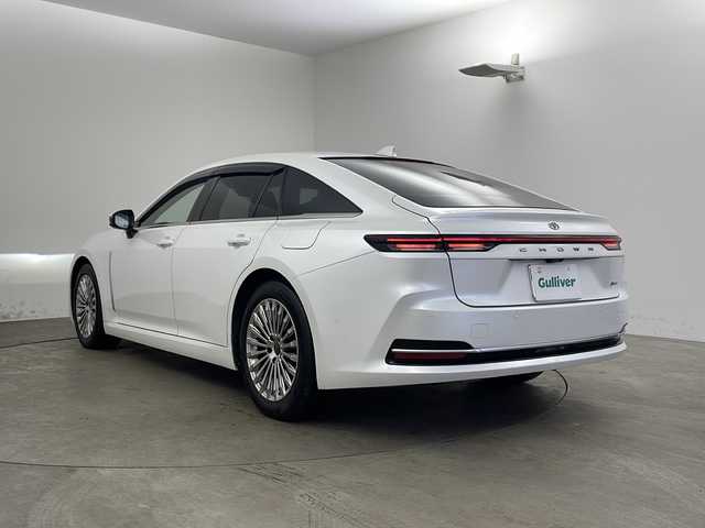 トヨタ クラウン Z 兵庫県 2024(令6)年 2.5万km プレシャスホワイトパール ・ワンオーナー車/・トヨタセーフティーセンス/・プリクラッシュセーフティ/・緊急時操舵支援＋フロントクロストラフィックアラート＋レーンチェンジアシスト/・レーントレーシングアシスト＋レーンディバチャーアラート/・レーダークルーズコントロール/・アダプティブハイビームシステム/・ロードサインアシスト/・ドライバー異常時対応システム/・プロアクティブドライビングアシスト/・発進遅れ告知機能/・BSM/・安心降車アシスト/・後方車両接近告知/・パーキングサポートブレーキ（前後方静止物）/・パーキングサポートブレーキ（後方接近車両）/・純正12.3インチナビ＆フルセグ＆BT＆USB/・パノラマミックビューモニター/・黒革シート/・前席パワーシート/・デジタルインナーミラー/・ワイパーデアイサー/・置くだけ充電/・ヘッドアップディスプレイ/・LEDヘッドライト/・ハンズフリーパワートランクリッド/・寒冷地仕様車/・前後ドライブレコーダー/・AC100V1500W電源/・全席シートヒーター/・全席シートベンチレーション/・後左右リフレッシュシート/・ビルトインETC2.0/・純正19インチアルミホイール/・スマートキー