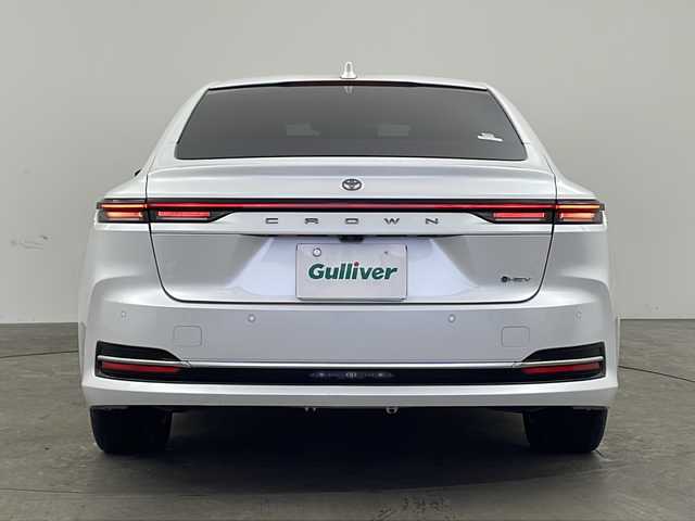 トヨタ クラウン Z 兵庫県 2024(令6)年 2.5万km プレシャスホワイトパール ・ワンオーナー車/・トヨタセーフティーセンス/・プリクラッシュセーフティ/・緊急時操舵支援＋フロントクロストラフィックアラート＋レーンチェンジアシスト/・レーントレーシングアシスト＋レーンディバチャーアラート/・レーダークルーズコントロール/・アダプティブハイビームシステム/・ロードサインアシスト/・ドライバー異常時対応システム/・プロアクティブドライビングアシスト/・発進遅れ告知機能/・BSM/・安心降車アシスト/・後方車両接近告知/・パーキングサポートブレーキ（前後方静止物）/・パーキングサポートブレーキ（後方接近車両）/・純正12.3インチナビ＆フルセグ＆BT＆USB/・パノラマミックビューモニター/・黒革シート/・前席パワーシート/・デジタルインナーミラー/・ワイパーデアイサー/・置くだけ充電/・ヘッドアップディスプレイ/・LEDヘッドライト/・ハンズフリーパワートランクリッド/・寒冷地仕様車/・前後ドライブレコーダー/・AC100V1500W電源/・全席シートヒーター/・全席シートベンチレーション/・後左右リフレッシュシート/・ビルトインETC2.0/・純正19インチアルミホイール/・スマートキー