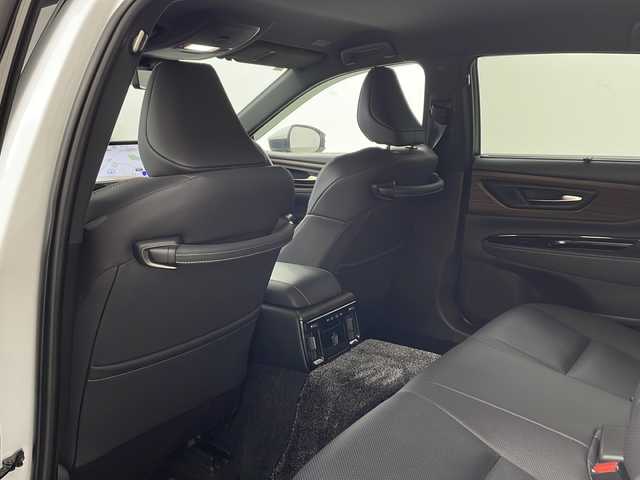 トヨタ クラウン Z 兵庫県 2024(令6)年 2.5万km プレシャスホワイトパール ・ワンオーナー車/・トヨタセーフティーセンス/・プリクラッシュセーフティ/・緊急時操舵支援＋フロントクロストラフィックアラート＋レーンチェンジアシスト/・レーントレーシングアシスト＋レーンディバチャーアラート/・レーダークルーズコントロール/・アダプティブハイビームシステム/・ロードサインアシスト/・ドライバー異常時対応システム/・プロアクティブドライビングアシスト/・発進遅れ告知機能/・BSM/・安心降車アシスト/・後方車両接近告知/・パーキングサポートブレーキ（前後方静止物）/・パーキングサポートブレーキ（後方接近車両）/・純正12.3インチナビ＆フルセグ＆BT＆USB/・パノラマミックビューモニター/・黒革シート/・前席パワーシート/・デジタルインナーミラー/・ワイパーデアイサー/・置くだけ充電/・ヘッドアップディスプレイ/・LEDヘッドライト/・ハンズフリーパワートランクリッド/・寒冷地仕様車/・前後ドライブレコーダー/・AC100V1500W電源/・全席シートヒーター/・全席シートベンチレーション/・後左右リフレッシュシート/・ビルトインETC2.0/・純正19インチアルミホイール/・スマートキー