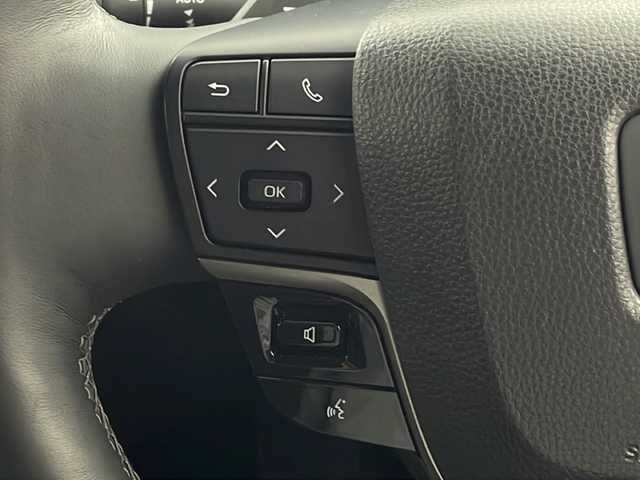 トヨタ クラウン Z 兵庫県 2024(令6)年 2.5万km プレシャスホワイトパール ・ワンオーナー車/・トヨタセーフティーセンス/・プリクラッシュセーフティ/・緊急時操舵支援＋フロントクロストラフィックアラート＋レーンチェンジアシスト/・レーントレーシングアシスト＋レーンディバチャーアラート/・レーダークルーズコントロール/・アダプティブハイビームシステム/・ロードサインアシスト/・ドライバー異常時対応システム/・プロアクティブドライビングアシスト/・発進遅れ告知機能/・BSM/・安心降車アシスト/・後方車両接近告知/・パーキングサポートブレーキ（前後方静止物）/・パーキングサポートブレーキ（後方接近車両）/・純正12.3インチナビ＆フルセグ＆BT＆USB/・パノラマミックビューモニター/・黒革シート/・前席パワーシート/・デジタルインナーミラー/・ワイパーデアイサー/・置くだけ充電/・ヘッドアップディスプレイ/・LEDヘッドライト/・ハンズフリーパワートランクリッド/・寒冷地仕様車/・前後ドライブレコーダー/・AC100V1500W電源/・全席シートヒーター/・全席シートベンチレーション/・後左右リフレッシュシート/・ビルトインETC2.0/・純正19インチアルミホイール/・スマートキー