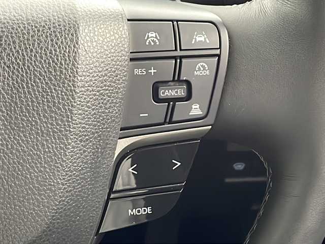 トヨタ クラウン Z 兵庫県 2024(令6)年 2.5万km プレシャスホワイトパール ・ワンオーナー車/・トヨタセーフティーセンス/・プリクラッシュセーフティ/・緊急時操舵支援＋フロントクロストラフィックアラート＋レーンチェンジアシスト/・レーントレーシングアシスト＋レーンディバチャーアラート/・レーダークルーズコントロール/・アダプティブハイビームシステム/・ロードサインアシスト/・ドライバー異常時対応システム/・プロアクティブドライビングアシスト/・発進遅れ告知機能/・BSM/・安心降車アシスト/・後方車両接近告知/・パーキングサポートブレーキ（前後方静止物）/・パーキングサポートブレーキ（後方接近車両）/・純正12.3インチナビ＆フルセグ＆BT＆USB/・パノラマミックビューモニター/・黒革シート/・前席パワーシート/・デジタルインナーミラー/・ワイパーデアイサー/・置くだけ充電/・ヘッドアップディスプレイ/・LEDヘッドライト/・ハンズフリーパワートランクリッド/・寒冷地仕様車/・前後ドライブレコーダー/・AC100V1500W電源/・全席シートヒーター/・全席シートベンチレーション/・後左右リフレッシュシート/・ビルトインETC2.0/・純正19インチアルミホイール/・スマートキー