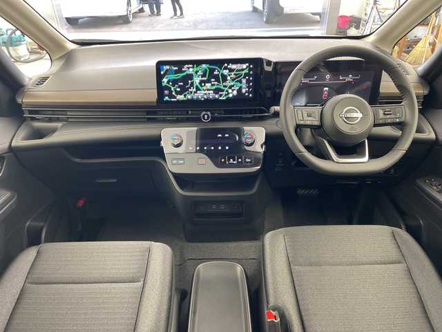 日産 セレナ e－パワー ハイウェイスター V 兵庫県 2025(令7)年 0.1千km プリズムホワイト ・登録済未使用車　距離６ｋｍ/・純正12.3インチナビ/TV/Bluetooth/USB/HDMI/・アラウンドビューモニター/・ビルトインETC2.0/・デジタルインナーミラー/・純正前後ドライブレコーダー/・プロパイロット（ナビリンク機能付）/・プロパイロット緊急停止支援システム/・SOSコール/・エマージェンシーブレーキ/・前方衝突予測警報/・衝突回避ステアリングアシスト/・車線逸脱防止支援システム/・車線逸脱警報/・後側方衝突防止支援システム/・後側方車両検知警報/・後退時車両検知警報/・ふらつき警報/・踏み間違い衝突防止アシスト/・標識検知機能/・アダプティブLEDヘッドライトシステム/・フォグランプ/・12.3インチアドバンスドドライブアシストディスプレイ/・ワイヤレス充電器/・レーダークルーズコントロール/・両側パワースライドドア/・純正16インチアルミホイール