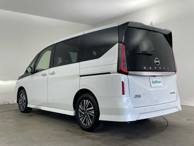 日産 セレナ e－パワー ハイウェイスター V 兵庫県 2025(令7)年 0.1千km プリズムホワイト ・登録済未使用車　距離６ｋｍ/・純正12.3インチナビ/TV/Bluetooth/USB/HDMI/・アラウンドビューモニター/・ビルトインETC2.0/・デジタルインナーミラー/・純正前後ドライブレコーダー/・プロパイロット（ナビリンク機能付）/・プロパイロット緊急停止支援システム/・SOSコール/・エマージェンシーブレーキ/・前方衝突予測警報/・衝突回避ステアリングアシスト/・車線逸脱防止支援システム/・車線逸脱警報/・後側方衝突防止支援システム/・後側方車両検知警報/・後退時車両検知警報/・ふらつき警報/・踏み間違い衝突防止アシスト/・標識検知機能/・アダプティブLEDヘッドライトシステム/・フォグランプ/・12.3インチアドバンスドドライブアシストディスプレイ/・ワイヤレス充電器/・レーダークルーズコントロール/・両側パワースライドドア/・純正16インチアルミホイール