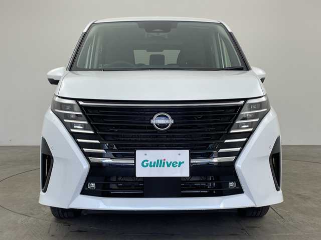 日産 セレナ e－パワー ハイウェイスター V 兵庫県 2025(令7)年 0.1千km プリズムホワイト ・登録済未使用車　距離６ｋｍ/・純正12.3インチナビ/TV/Bluetooth/USB/HDMI/・アラウンドビューモニター/・ビルトインETC2.0/・デジタルインナーミラー/・純正前後ドライブレコーダー/・プロパイロット（ナビリンク機能付）/・プロパイロット緊急停止支援システム/・SOSコール/・エマージェンシーブレーキ/・前方衝突予測警報/・衝突回避ステアリングアシスト/・車線逸脱防止支援システム/・車線逸脱警報/・後側方衝突防止支援システム/・後側方車両検知警報/・後退時車両検知警報/・ふらつき警報/・踏み間違い衝突防止アシスト/・標識検知機能/・アダプティブLEDヘッドライトシステム/・フォグランプ/・12.3インチアドバンスドドライブアシストディスプレイ/・ワイヤレス充電器/・レーダークルーズコントロール/・両側パワースライドドア/・純正16インチアルミホイール